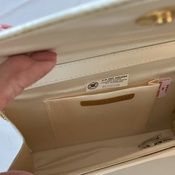 Cream Satin Clutch Purse with gold Chain shoulder strap - Picture 3 of 4